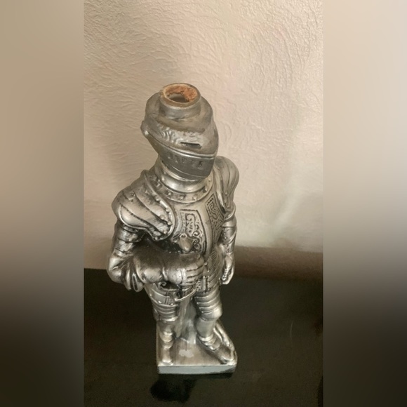 🚩SOLD🚩 Vintage Mid-Century Medieval Guard Knight in Silver Armor Statuette - Picture 4 of 13